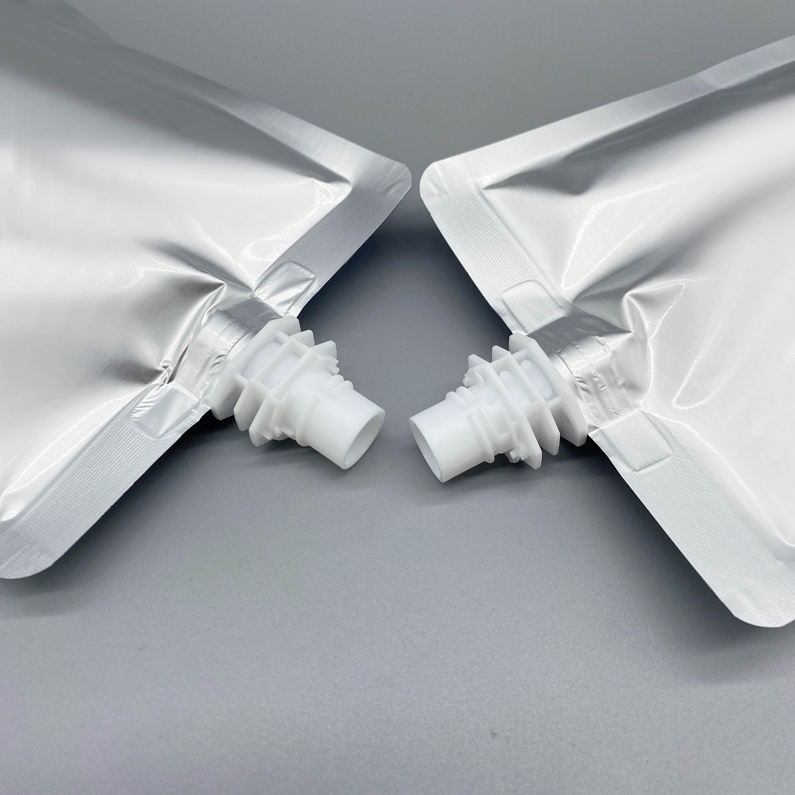 融合了拉链袋的便利性和瓶装的密封性